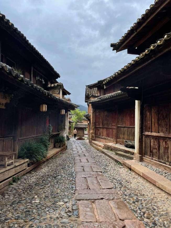逃离隐秘的洞穴